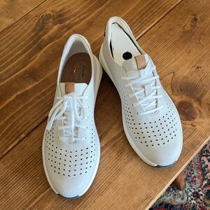 Ladies brand new Clark’s unstructured ivory lace up shoes 7.5